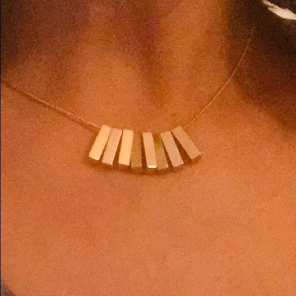 Necklace gold color